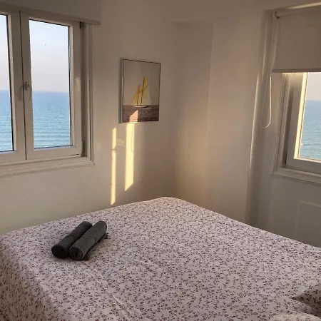 Sunrise Seaview Apartment *